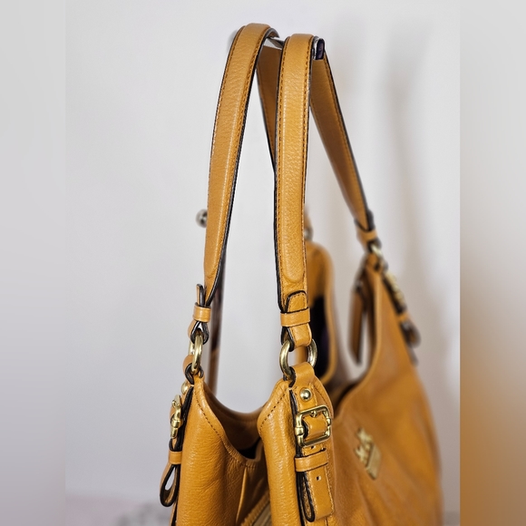 ❤EUC CarryAllLeather 3 Compartment Shoulder Bag. - Picture 9 of 15